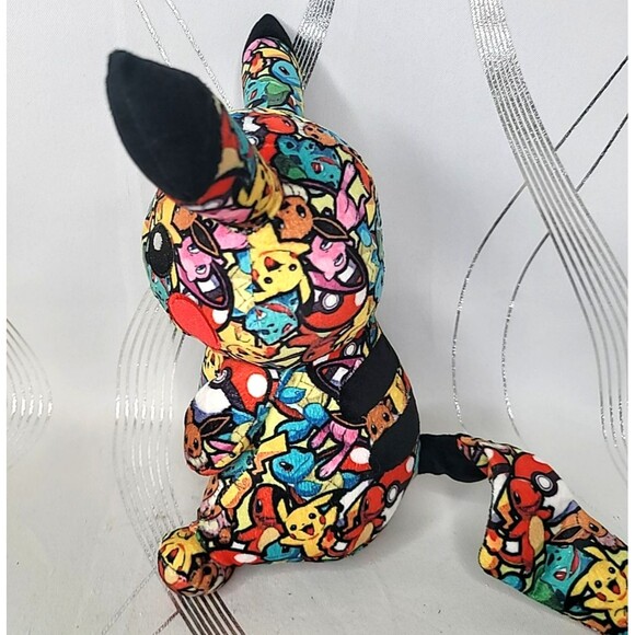 Lof of 3 Pokemon Pikachu - Graffiti Pikachu, Christmas Ornament & 2015 Tomy Toys - Picture 4 of 15